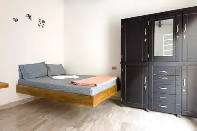 a small bedroom with a bed and a dresser at Casa Bella in Honda