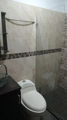 a bathroom with a toilet and a shower at En el mejor punto de Medellin in Medellín