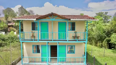a house with a blue and yellow at Las Casas de Tomate in Guatapé