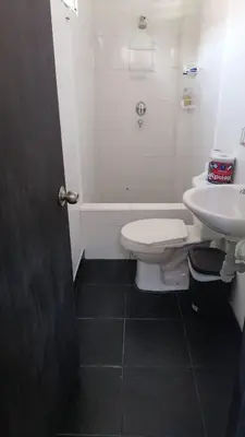 a bathroom with a toilet and a sink and a tub at Acogedora Habitación Privada - Belén Rosales Laureles in Medellín