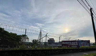 a barbed wire fence in front of a city at Casa Irene in Chinchiná