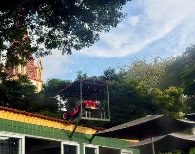 a building with a bus on top of it at Casa Irene in Chinchiná