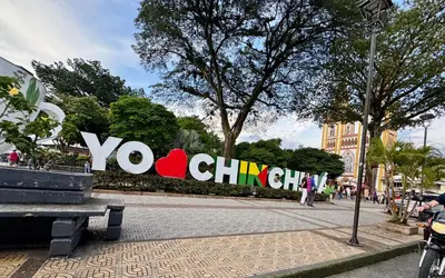 a sign that says yahoo china in a park at Casa Irene in Chinchiná