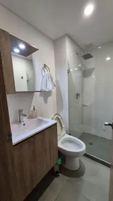 a bathroom with a toilet and a sink and a shower at Mirador del Ruiz Aparta Estudio in Manizales