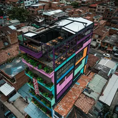 Live the Comuna 13 experience in Medellín INT 305