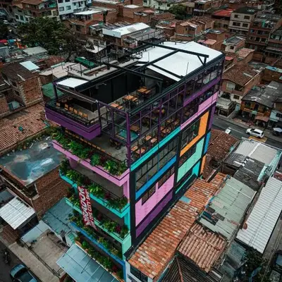 Experience Medellín's Comuna 13 INT401