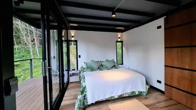 a bedroom in a house with a bed in it at Cabaña Del Lago - Cerca Metrocable ARVI in Guarne