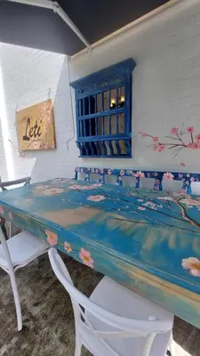 a table in a room with a blue window at Romeral Club Campestre in La Estrella