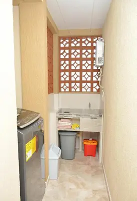 a small room with a toilet and a window at Hummingbird in Chinchiná