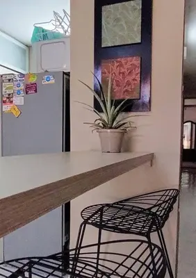 a kitchen with a counter and a plant on the wall at Apto 2 alcobas 2 baños 2 closet 2 camas dobles barrio cabañitas in Bello