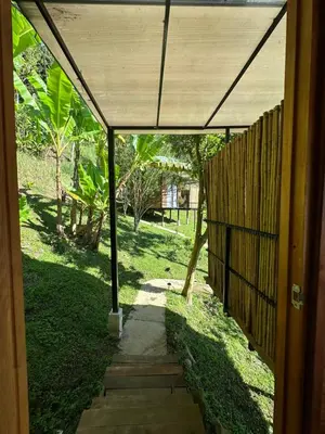 a walkway leading into a yard with a wooden fence at Glamping Mirador El Tunel in Estación El Salto