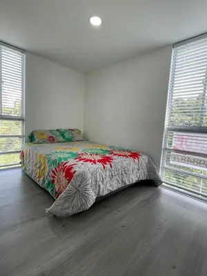 a bedroom with a bed in a room with two windows at CC Fundadores, cerca sector el Cable y CC Mall Plaza in Manizales