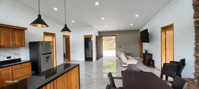 a kitchen and living room with a table and chairs at Finca Villa Glamping in La Pradera