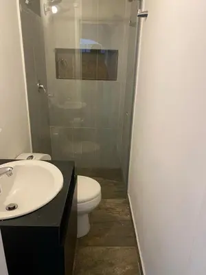 a bathroom with a toilet and a sink and a shower at Hermoso y cómodo apartamento 4 habitaciones cerca al Viva Envigado in Envigado