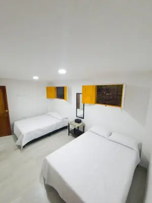 a room with two beds in a room with at Villa Andrea Apartamento de lujo en Jericó Antioquia para 7 personas in Jericó