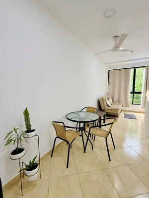 a living room with a table and chairs at Alojamiento en Doradal - Apartaestudio central in Doradal