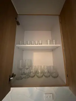 a cabinet filled with empty glasses on shelves at Lujoso apartamento, 3 habitaciones, mejor ubicación in Medellín