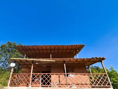a wooden pergola on top of a brick building at Cabaña cerca a hacienda Nápoles in Doradal