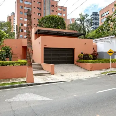 5BR Poblado Villa close to Lleras Jacuzzi Cinema AC