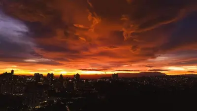 a view of a city skyline at sunset at Aquí Tu Apartamento Tranquilo in Manizales