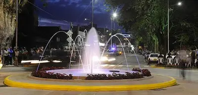 a fountain in the middle of a street at night at Aquí Tu Apartamento Tranquilo in Manizales