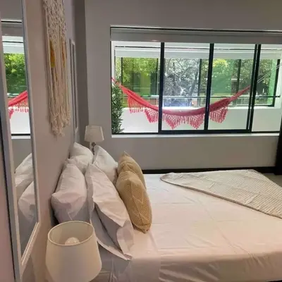 Apartamento con balcón y hamaca en zona rosa laureles 301