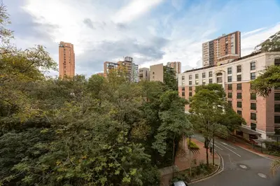 a view of a city with tall buildings and trees at Cómodo y recién remodelado apto de 2 habitaciones cerca a Provenza in Medellín