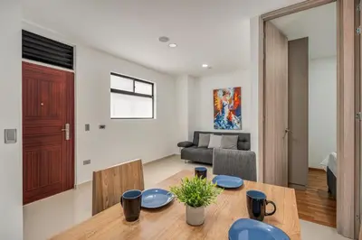 a living room with a table and a couch at Espectacular apartamento en Itagui in Itagüí