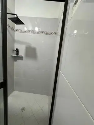 a shower with a glass door in a bathroom at Apto con vista en distrito cultural de Medellín in Medellín