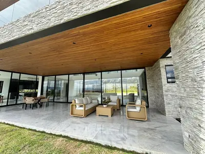 a large patio with couches and chairs in a building at Casa en Rionegro, a pocos minutos del aeropuerto in Rionegro
