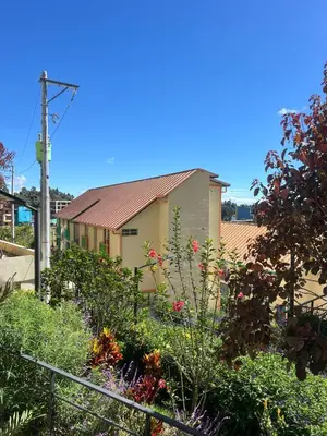 a house with a garden in front of it at Un apartamento cálido y céntrico rodeado de jardines in Guatapé