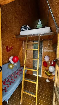 a room with a bunk bed and a ladder at Chalet Guadalupe - Girardota