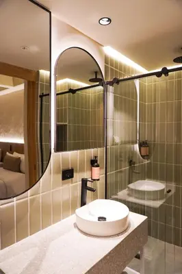 a bathroom with a sink and a mirror at Hotel Tres Altares Sabaneta in Sabaneta