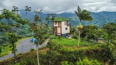 a house on top of a hill with a body of water at La mejor vista del eje cafetero en el Chalet La Gitana in Marsella