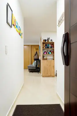 a hallway with white walls and a room with a couch at Apartamento San Jerónimo - Antioquia in San Jerónimo