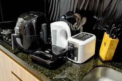 a kitchen counter with a coffee maker and a toaster at Apartamento San Jerónimo - Antioquia in San Jerónimo