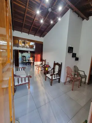 a room with benches and tables and a ceiling at Good Vibes El Víboral in Carmen de Viboral