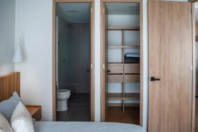 a bedroom with a closet and a toilet and a bed at Altura y Confort en Envigado in Envigado