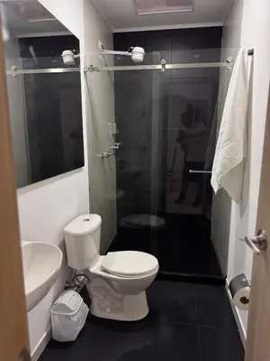 a bathroom with a toilet and a glass shower at Hermoso Apartamento Amoblado in Aguadas