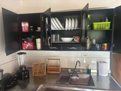 a kitchen with black cabinets and a counter top at Apartamento Vista Bella en la mitad de Medellin in Medellín
