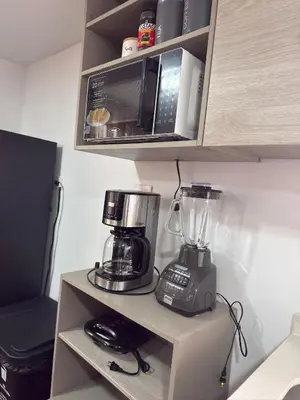 a kitchen with a blender and a microwave on a shelf at Casa Campestre Los Nevados Patio Bonito in Estación El Salto