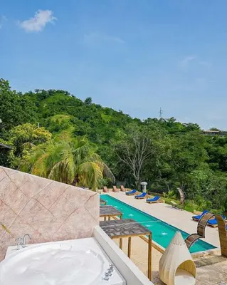 a swimming pool with a bath tub next to a resort at Sky Natural Museum in Santa Fe de Antioquia