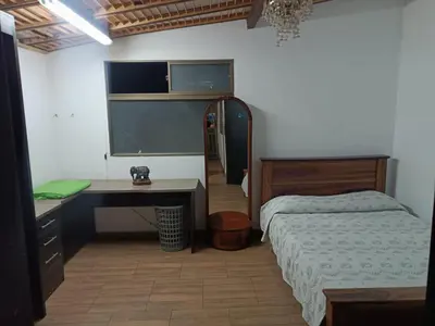 a bedroom with a bed and a desk and a desk at Alcoba amplia con cama doble in Envigado
