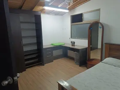 a bedroom with a desk and a bed in it at Alcoba amplia con cama doble in Envigado