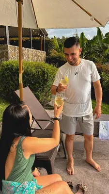 a man holding a glass of wine in front of a woman at Escápate Sonata in Chinchiná
