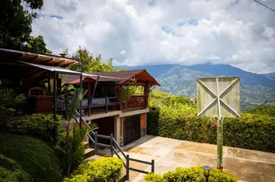 a house with a basketball court and a basketball hoop at Hermosa Casa y Cabañas en Barbosa, Antioquia in Barbosa