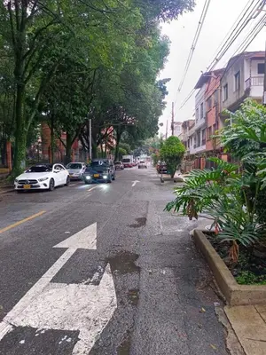 an empty city street with cars driving down the road at Loft Belén WiFi900Mb Av 33 Cr 70 l Balcón Vista in Medellín