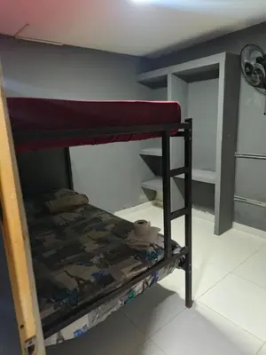 a bunk bed in a dorm room with a bunk bedutenewayangering at Dulce Hogar Aparta Hotel in Medellín