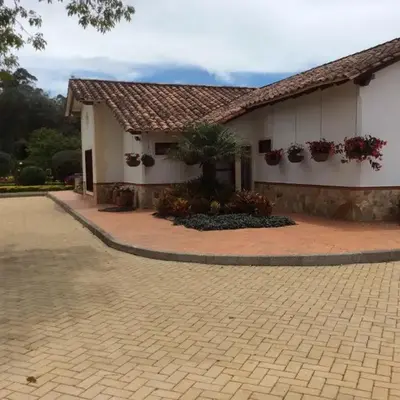 Espectacular villa en llanogrande