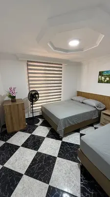 a bedroom with two beds and a checkered floor at Hermoso,amplio y central apartamento en Medellin in Medellín